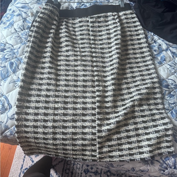 Black and White Knee-Length Pencil Skirt for Work - Picture 4 of 4